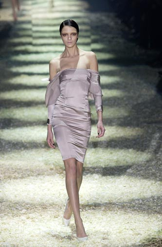 Gucci by Tom Ford Fall/Winter 2003 Runway Dusty Pink Silk Dress